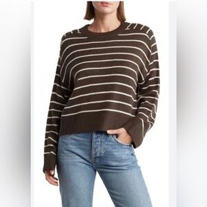 T TAHARI
Saddle Stripe Long Sleeve Sweater In Olive Green/Cream